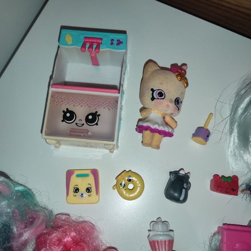 Shopkins dolls used in very good condition