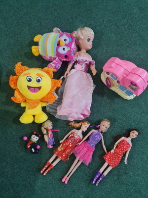 Barbie κούκλες και διάφορα παιχνίδια μεταχειρισμένα, πακέτο