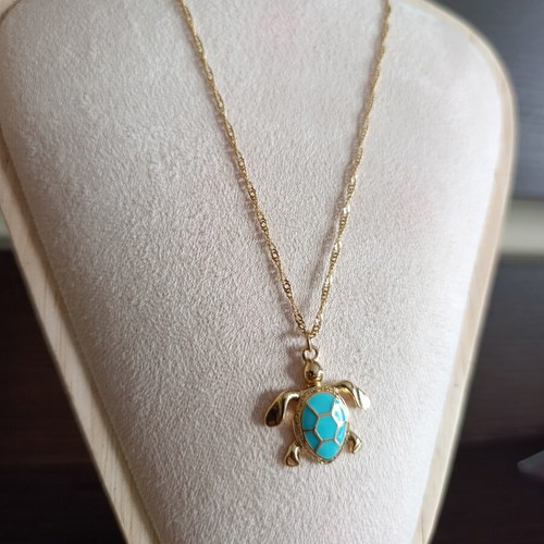 Women's necklace stainless steel like new, gold color