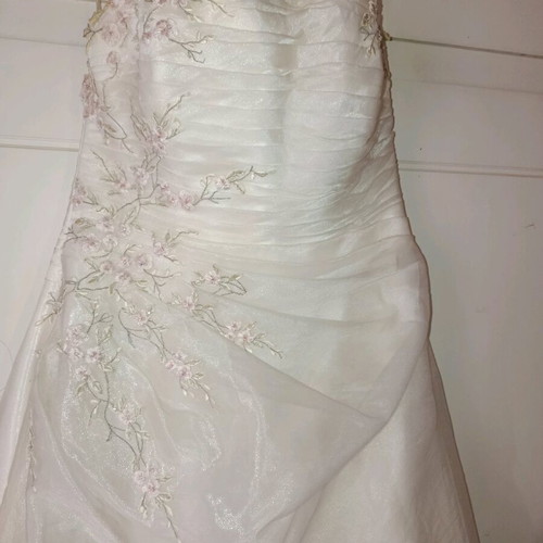 Demetrios Wedding Dress No. 20 like new with organza and pink floral embroidery