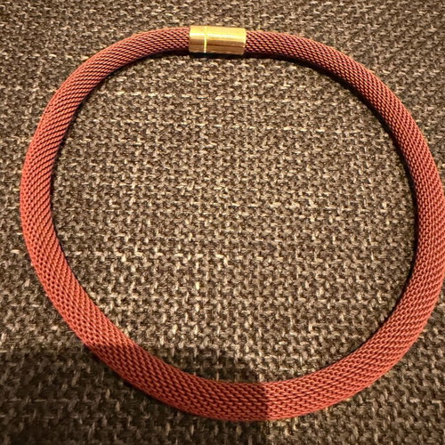 Folli Follie necklace burgundy like new