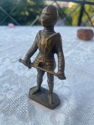 Metal vintage knights used, pack of 2, Austria 1960