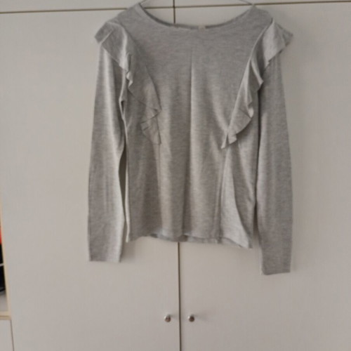 H&M Medium Gray Top like new