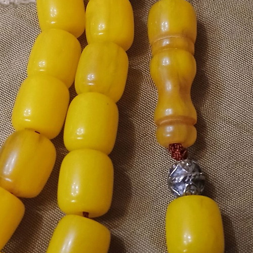 Bakelite Mastic Worry Beads used, 1960s, 18 beads