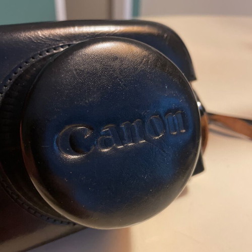 Canon Canonet vintage camera with 45mm f/1.9 lens and leather case like new