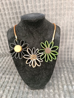 Leather necklace with flower design new