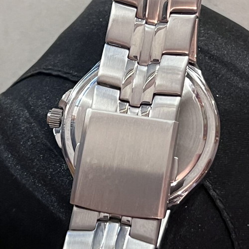 Timex Date 40mm wristwatch like new, blue