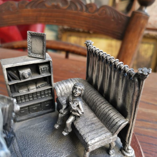 Metal decorative photographer figurine used, Evergreen