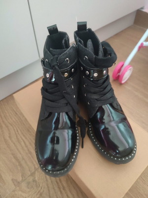 Girls' boots size 30 black with glitter like new