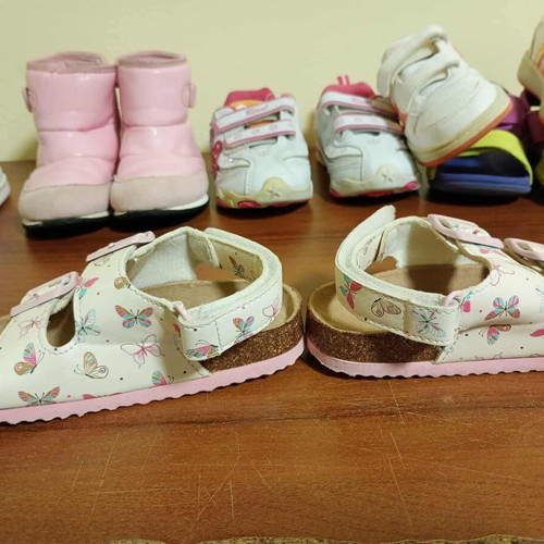 LC Waikiki children's sandals like new, size 25