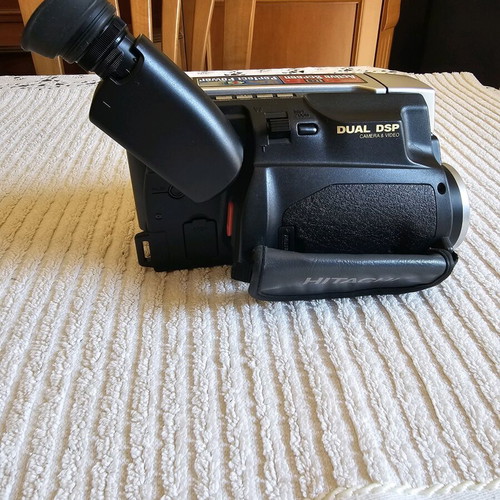 Hitachi VM-E555LE video camera like new, collectible vintage model
