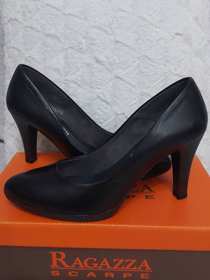 Ragazza black leather pumps size 38 like new, anatomical