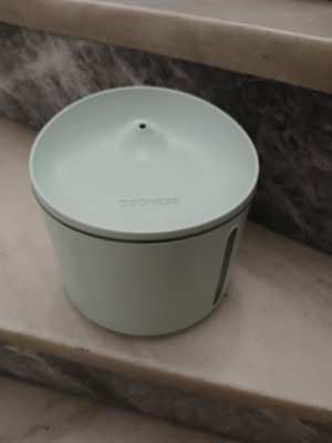 Water fountain for cats and dogs like new, cable operated