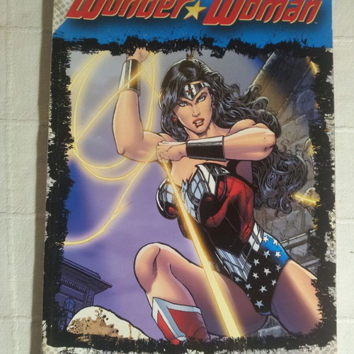 Wonder Woman comic book used, Η αμαζόνα ηρωίδα