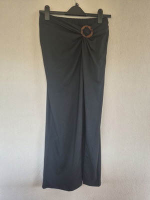 Black maxi skirt Shein like new with decorative ring and elastic back