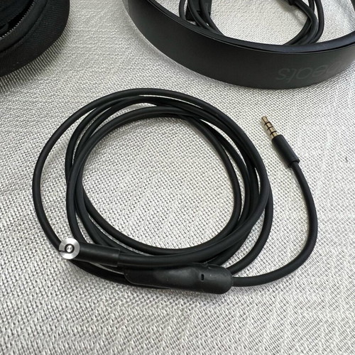Beats Solo3 Wireless headphones used with case and cables