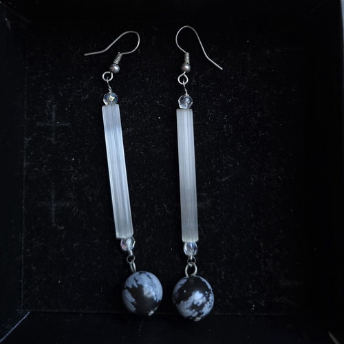 Women's dangling earrings like new, black, 7.5cm