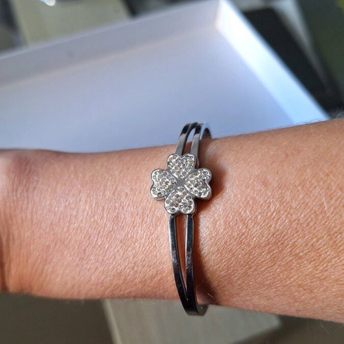 Silver bracelet like new with silver four-leaf clover