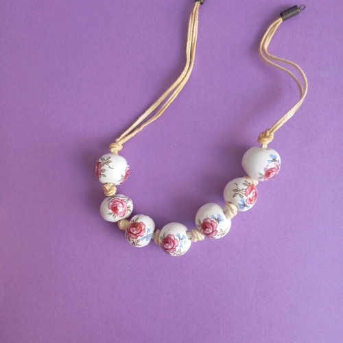 Vintage necklace used with ceramic beads white and pink