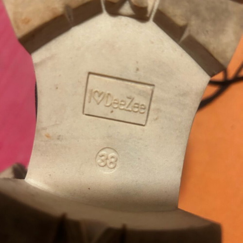 Deezee boots like new, beige and brown