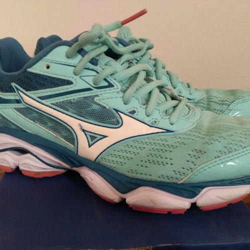 Mizuno Wave Ultima 9 running shoes used, size 39, green