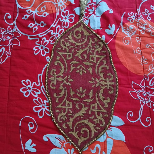 Embroidered table runner new 42 centimeters