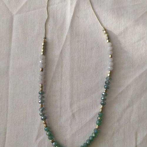 Necklace with adjustable mechanism, Accessories store
