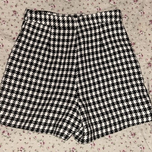 Zara winter shorts like new, black and white, size S