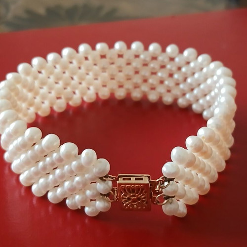 Bracelet with natural pearls and 14k gold clasp, like new, 19 cm