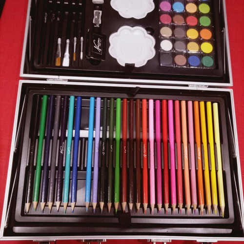 Painting set 145 pieces with aluminum case new