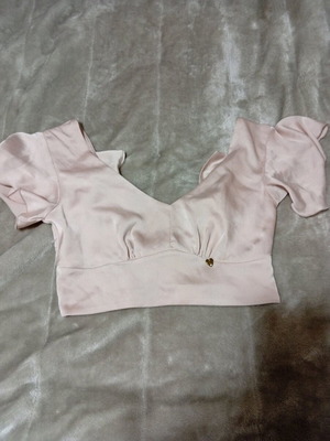 Τοπ κοντό Enzzo σαν καινούργιο με άνοιγμα στην πλάτη, μέγεθος S