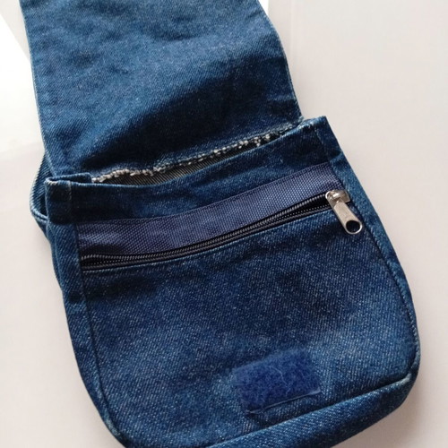 Denim crossbody bag with embroidered flowers used, blue