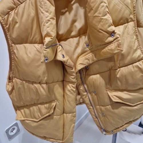 Zara sleeveless jacket like new, wide fit, mustard color