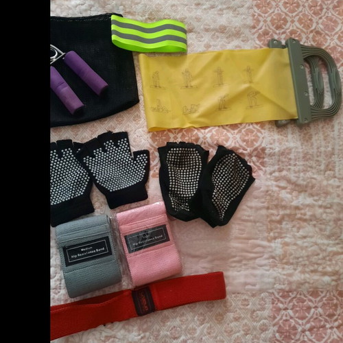 Fitness accessories like new, set with resistance bands, gloves and more