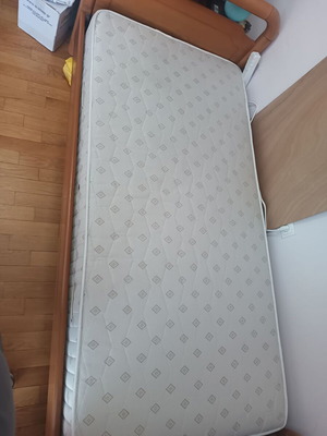 Ξύλινα μονά κρεβάτια μεταχειρισμένα, πακέτο 2 με 1 στρώμα