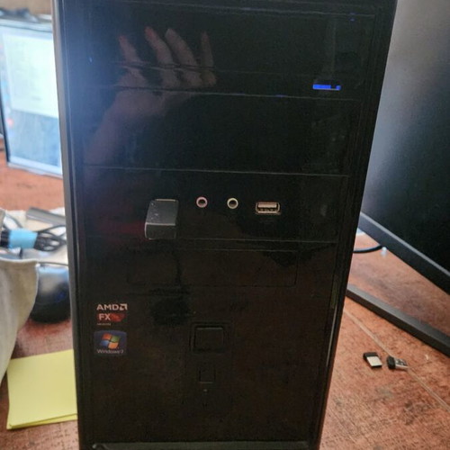 Computer tower AMD FX-6300 six-core 8GB RAM Windows 10 Home like new
