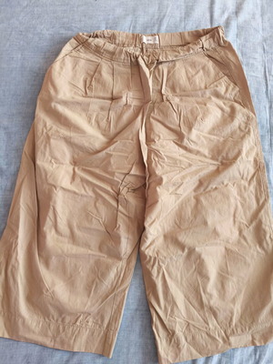 MNG 3/4 pants beige like new, size XL, 100% cotton