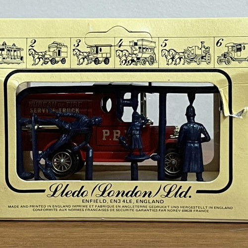 Lledo Days Gone Bureau of Fire Service Truck metal model like new with box