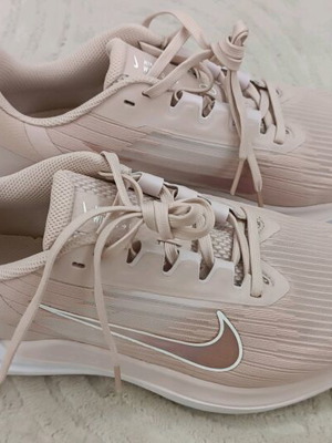Nike Running sport shoes new, size 40.5, soft pink