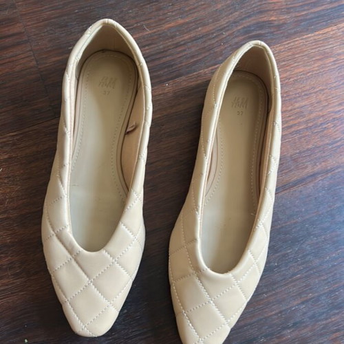 H&M Beige Quilted Ballerinas Size 37 Like New