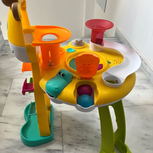 Activity table with balls like new