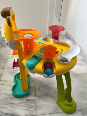 Activity table with balls like new