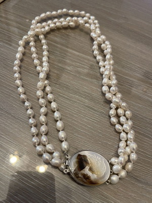 Vintage pearl necklace with cameo, 60 cm