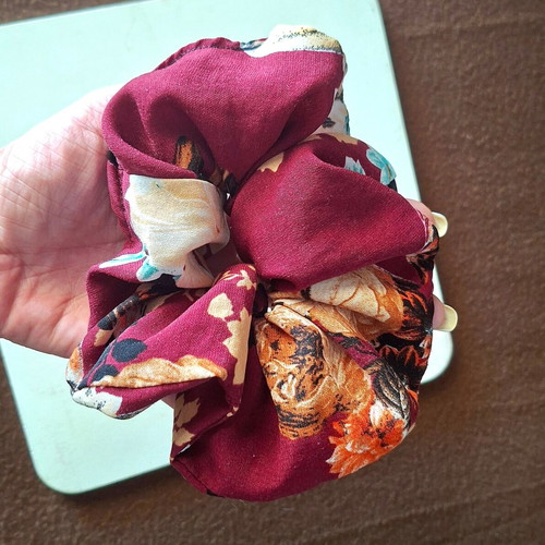 Floral scrunchie hair tie