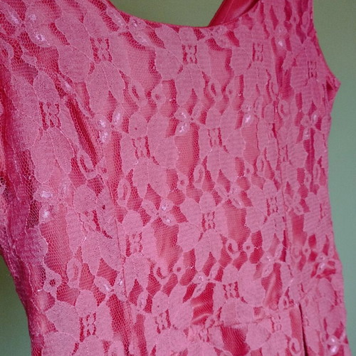 Vintage lace top used, coral to red, size M