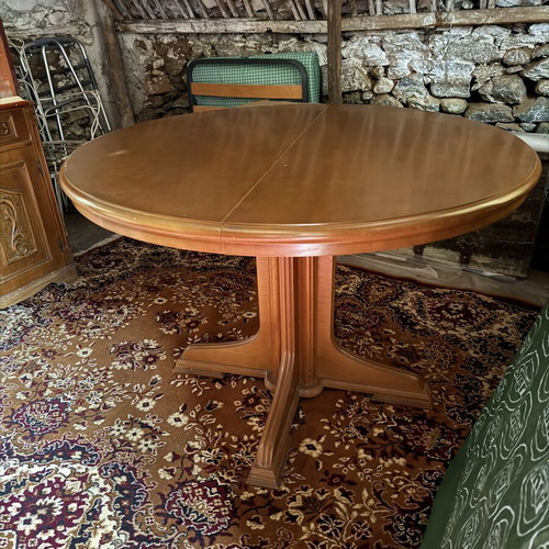 Wooden extendable round dining table set with 4 chairs like new