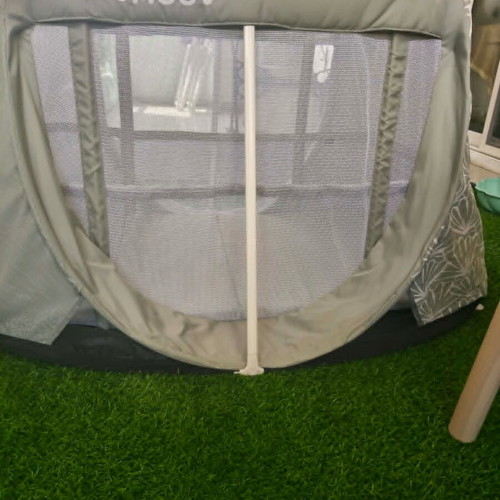Aeromoov Instant Travel Cot like new with mosquito net and sunshade