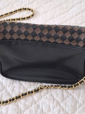 Τσάντα μεταχειρισμένη με μακριά αλυσίδα χιαστί