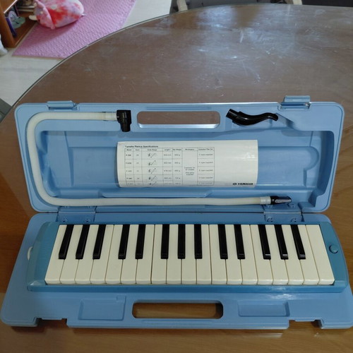 Yamaha P-32D Pianica like new with case and accessories