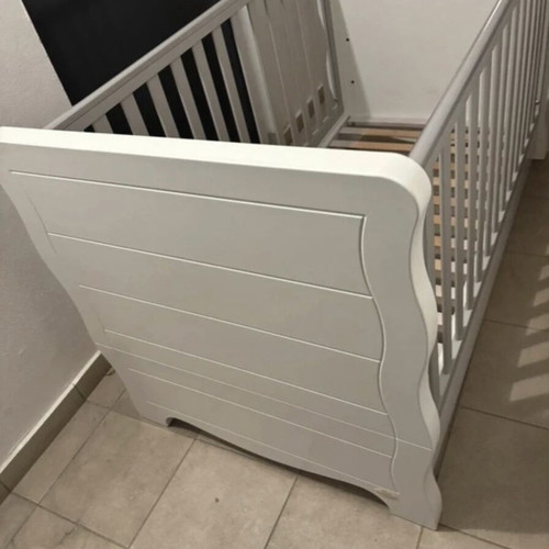 Santa Bebe convertible baby cot with Grecostrom mattress and chest of drawers